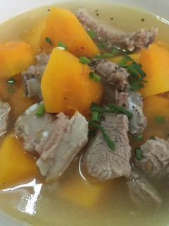 Hình của món Canh đu đủ hầm sườn.