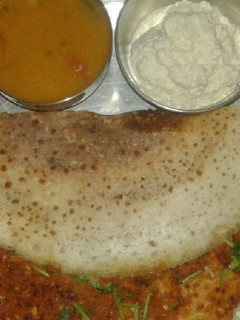 ஆந்திரா ஸ்பெஷல் உள்ளிகார தோசை (Andhra special ulli kaara dosai recipe in tamil) செய்முறை முக்கிய புகைப்படம்