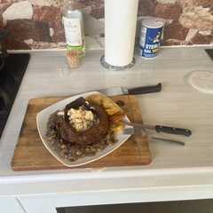 Una foto de Churrasco con Ensalada de Papa y Salsa de Setas con Panapen