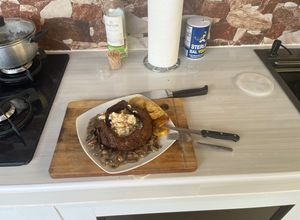 Una foto de Churrasco con Ensalada de Papa y Salsa de Setas con Panapen