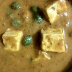 A picture of Matar paneer.