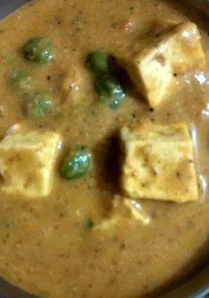 A picture of Matar paneer.