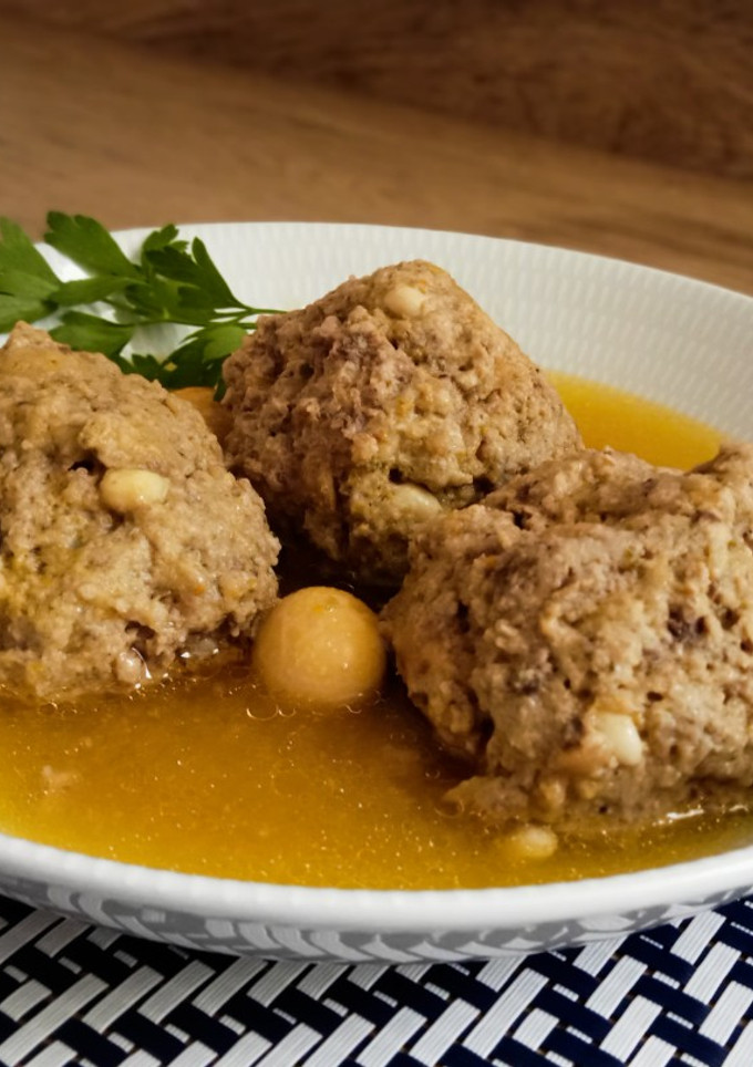 Una foto de Consomé con relleno (pelotas)