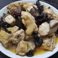 A picture of Chinese Steam Chicken with Mushroom Black Fungus 冬菇蒸雞.