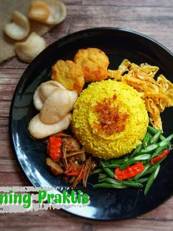 Langkah Gampang Menyiapkan Resep  NASI KUNING PRAKTIS anti gagal yang Lezat Sekali, Bikin Ketagihan