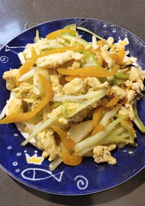 A picture of Stir-Fried Eggs with Yellow Chives.
