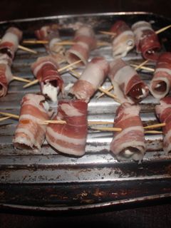 Una foto de Dátiles rellenos de queso con bacon