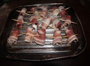 Una foto de Dátiles rellenos de queso con bacon