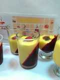 Postre fácil de mango con gelatina de cereza