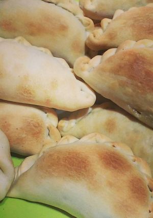 Una foto de Jugosas empanadas de pollo al pimentón