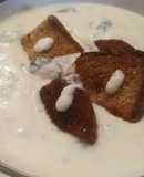 Crema de coliflor con espinacas y tocinito con crutones caseros