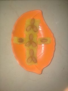 कोकोनट बर्फी (coconut barfi recipe in Hindi) रेसिपी मुख्य फोटो