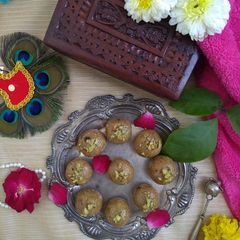 Oats and Dry Fruit Ladoos A picture of Oats and Dry Fruit Ladoos.