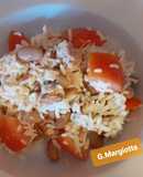 Insalata di riso basmati con fagioli, tonno e pomodori