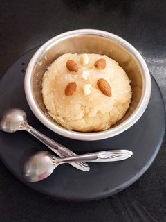 सूजी का हलवा (Suji Ka Halwa Recipe In Hindi) रेसिपी मुख्य फोटो