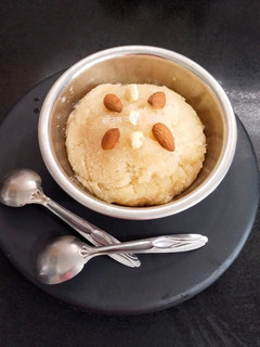 सूजी का हलवा (Suji Ka Halwa Recipe In Hindi) रेसिपी मुख्य फोटो