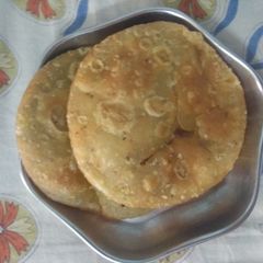 A picture of Matar Daal puri.