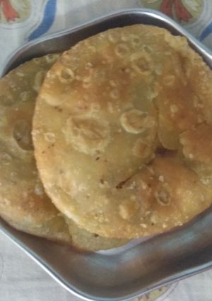 A picture of Matar Daal puri.