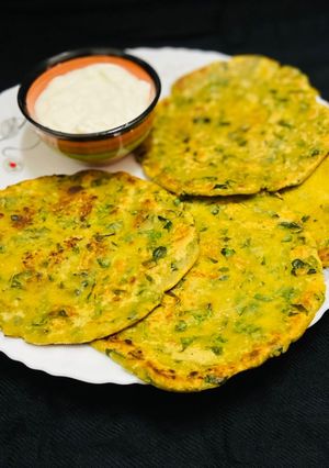 A picture of Spinach Thalipeeth.