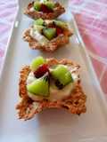 Tarteletas express rellenas con yogurt griego y kiwi