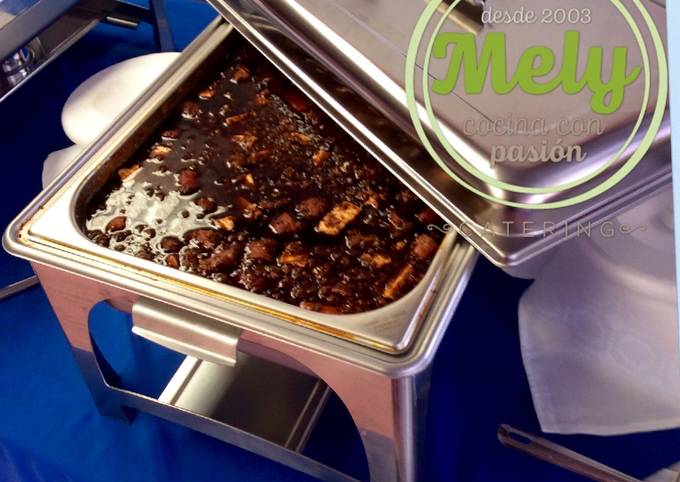 Longaniza en chile Pasilla y queso fresco Receta de MELY CATERING Cookpad