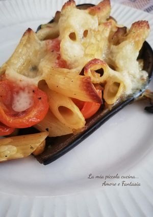 Foto di Barchette di melanzane ripiene con mezze penne e pecorino