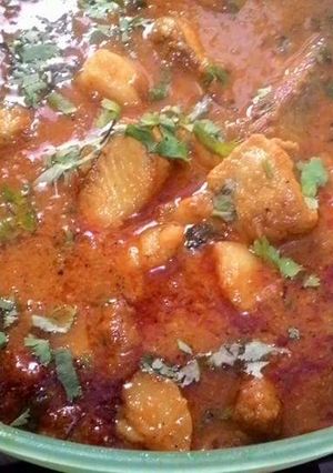 A picture of Fish gravy with Aloo.
