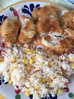 Una foto de Arroz no tan Primavera con Papas rellenas😎🌸