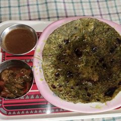 A picture of Batwa ki Roti with Chutney.