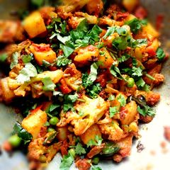A picture of Alu gobhi ki sabzi.