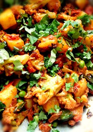 A picture of Alu gobhi ki sabzi.
