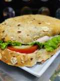 ट्राई कलर मल्टीग्रेन ब्रेड सैंडविच (tri color multigrain bread sandwich recipe in Hindi)