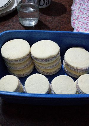 Una foto de Alfajores de maicena😊