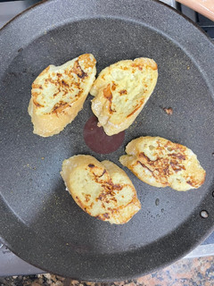 Una foto de Pain perdu, torrejas o pan francés de baguette