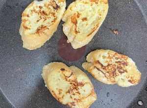 Una foto de Pain perdu, torrejas o pan francés de baguette