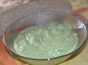 Una foto de Mayonesa de cilantro y palta