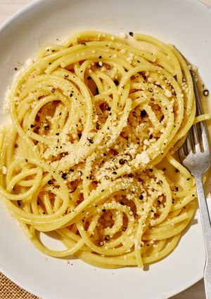 A picture of Cacio e Pepe (Spaghetti with Cheese and Pepper).
