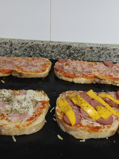Una foto de 🍞 Tosta-Pizzas Variadas