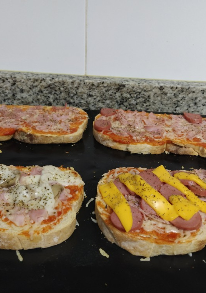 Una foto de 🍞 Tosta-Pizzas Variadas