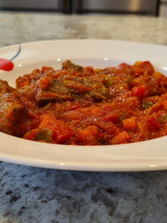 Una foto de Ternera con tomate