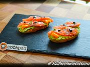 Una foto di salmone mango