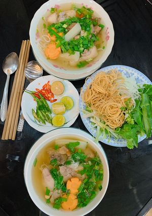 Hình của món #buasangvietBún bò, thịt chân giò, móng giò.