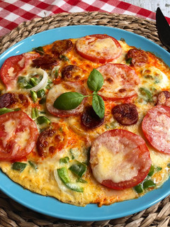 Una foto de Frittata de tomate y chorizo