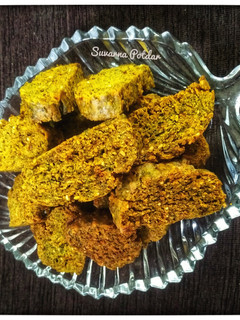 कोथिंबीर वडी (Kothimbir Vadi Recipe In Marathi) रेसिपी चे मुख्य फोटो