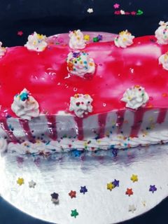 झटपट स्ट्रॉबेरी पेस्ट्री (jhatpat strawberry pastry recipe in Hindi) रेसिपी मुख्य फोटो