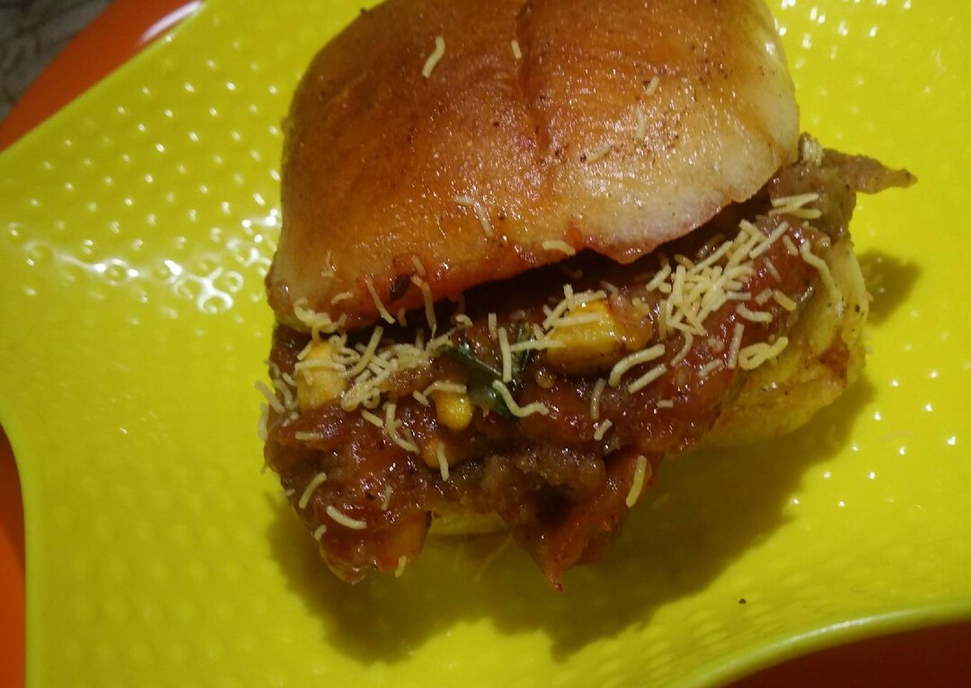 Spicy kutchi dabeli