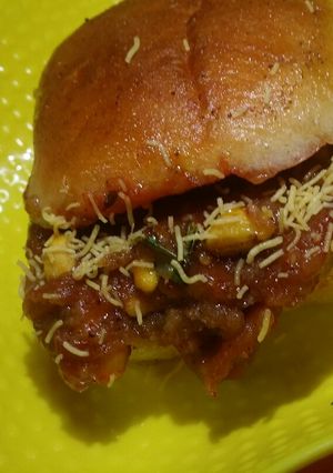 A picture of Spicy kutchi dabeli.