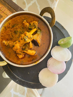 ढाबा स्टाइल चिकन करी(Dhaba Style Chicken Curry Recipe in Hindi) रेसिपी मुख्य फोटो
