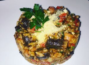 Una foto de Risotto de morcillas longanicillas y pimientos