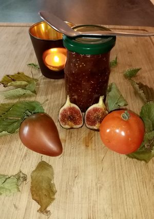 Une photo de Confiture de Tomates, figues, aromatisée au vin rouge